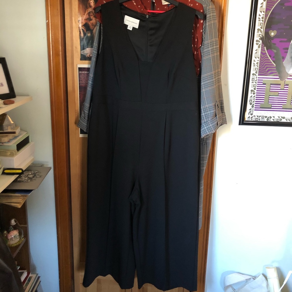 Donna Morgan Ingo Sleeveless Cropped Jumpsuit